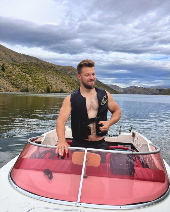 Not another photo of me with my eyes shut 🤦&zwj;♂️😂 https://t.co/O1VqUFu2Ab