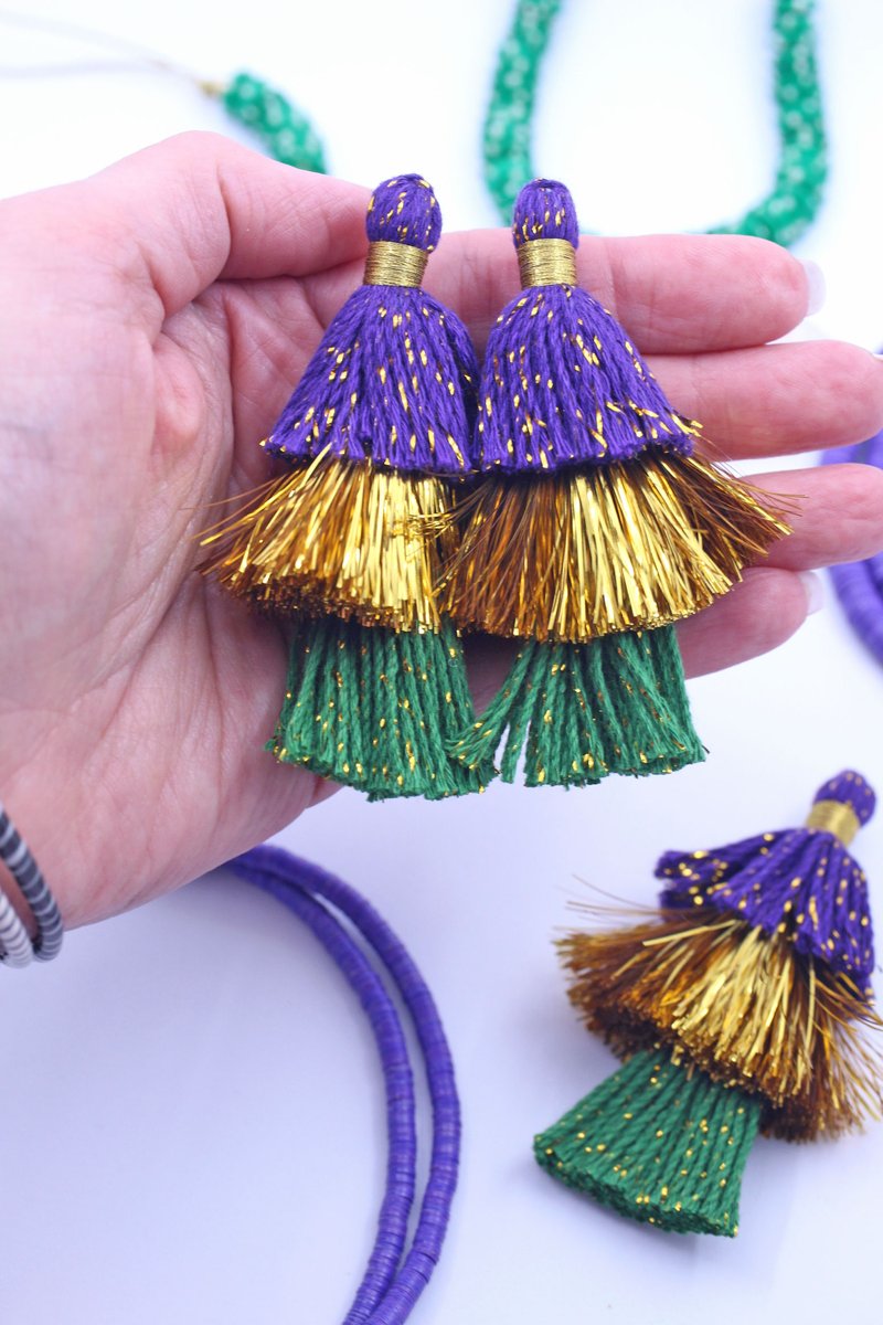 WomanShopsWorld's tweet photo. Who's getting ready to be the life of the mardi? 
https://t.co/kcHdAsEh7Q
#MardiGras #tassels #tinsel #beadedjewelry #jewelrydesigner #neworleans https://t.co/oPh1lpOByV