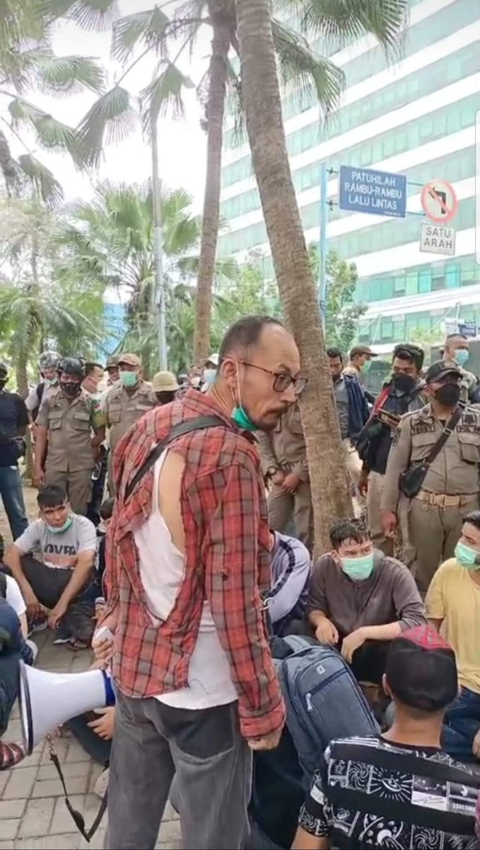 KhodadadGhulam1's tweet image. Refugees are not crisis but human being
Do not neglect these refugees @UNHCRindonesia 
Come to your sense, Put an end to their suffering and prolong limbo
#HelpRefugees_Indonesia