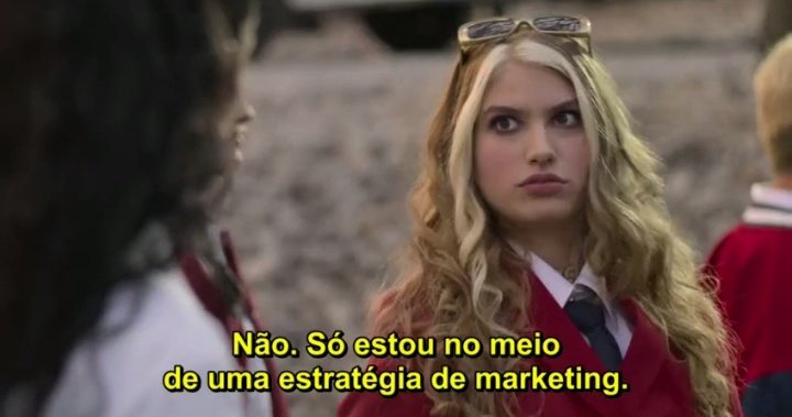 blystreet's tweet image. a discussão de relacionamento ali no meio de todo mundo mas a emilia jura que o namoro era tudo escondido