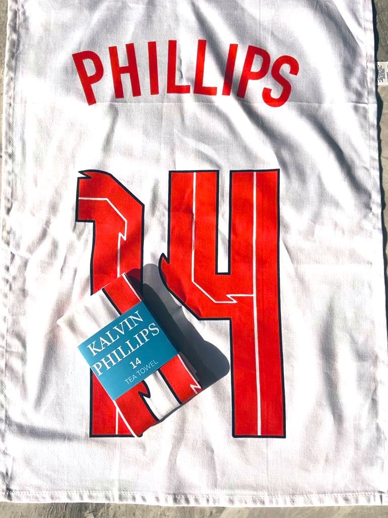 emilyrender's tweet photo. GIVEAWAY!!

To celebrate 1 year of emilyrenderprints,I’m giving away:

- 1 Bielsa/ Joy Division Tshirt
- 1 A4 print of your choice 
- 1 Kalvin Phillips Tea Towel

To enter:
Follow 
Retweet &amp; Tag 2 friends 

Winner announced Wednesday 12th Jan 8pm

https://t.co/lGwgqcvtUK
#lufc https://t.co/Ex2EtkZzA9