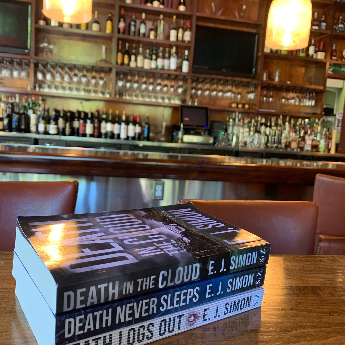 JimEJSimon's tweet photo. Murders at the bar. #alexnicholas #thrillers #deathneversleeps #ncwn #writerscommunity https://t.co/BUXdZf44Q4