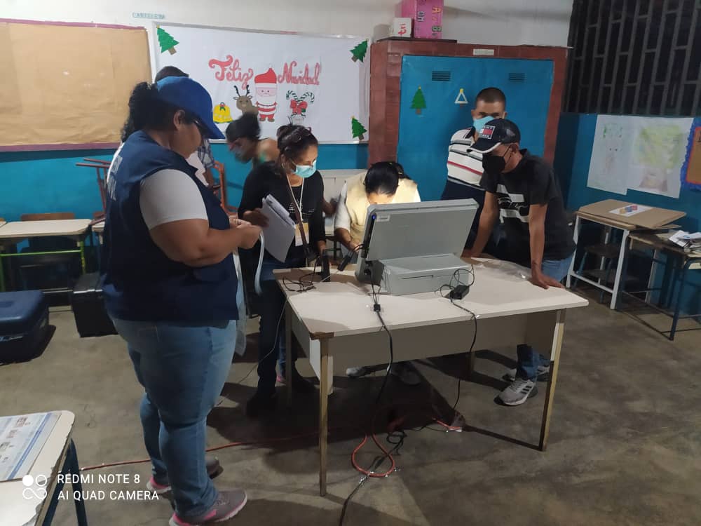DESCAMISADOS's tweet photo. *Al MOMENTO I*  Participamos en el cierre de las Mesas de la Escuela Bachiller Elías Cordero del Municipio Alberto Arvelo Torrealba *#VeeduriaElectoral* *#ProyectoSocial* *#EstadoBarinas* https://t.co/nBPfniRolB