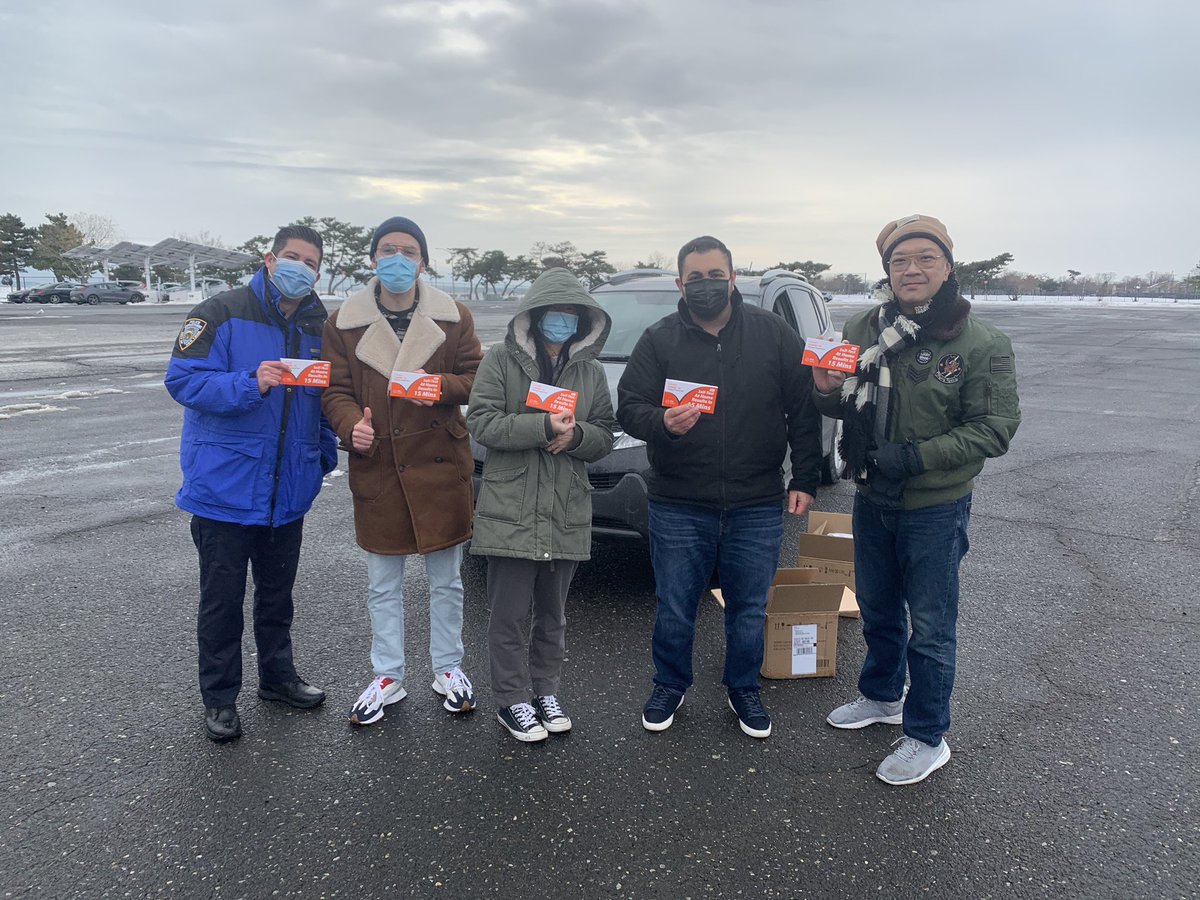 TeamReillyNY's tweet photo. #THREAD #TeamReilly and #TeamTannousis handed out more than 1,200 #COVID19 self-test kits to constituents at distribution events held simultaneously on Staten Island’s South and East Shores earlier today. https://t.co/TiPupgP8Jc