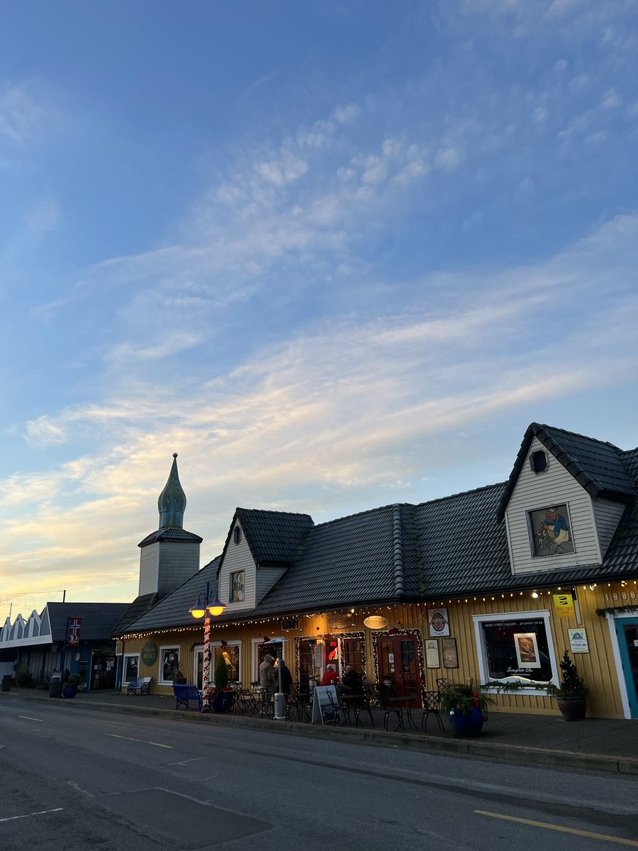 LaurenDonovanTV's tweet photo. Sluys DID NOT disappoint! 

😋 #Poulsbo #Washington #KitsapCo https://t.co/usTWVaGf9V