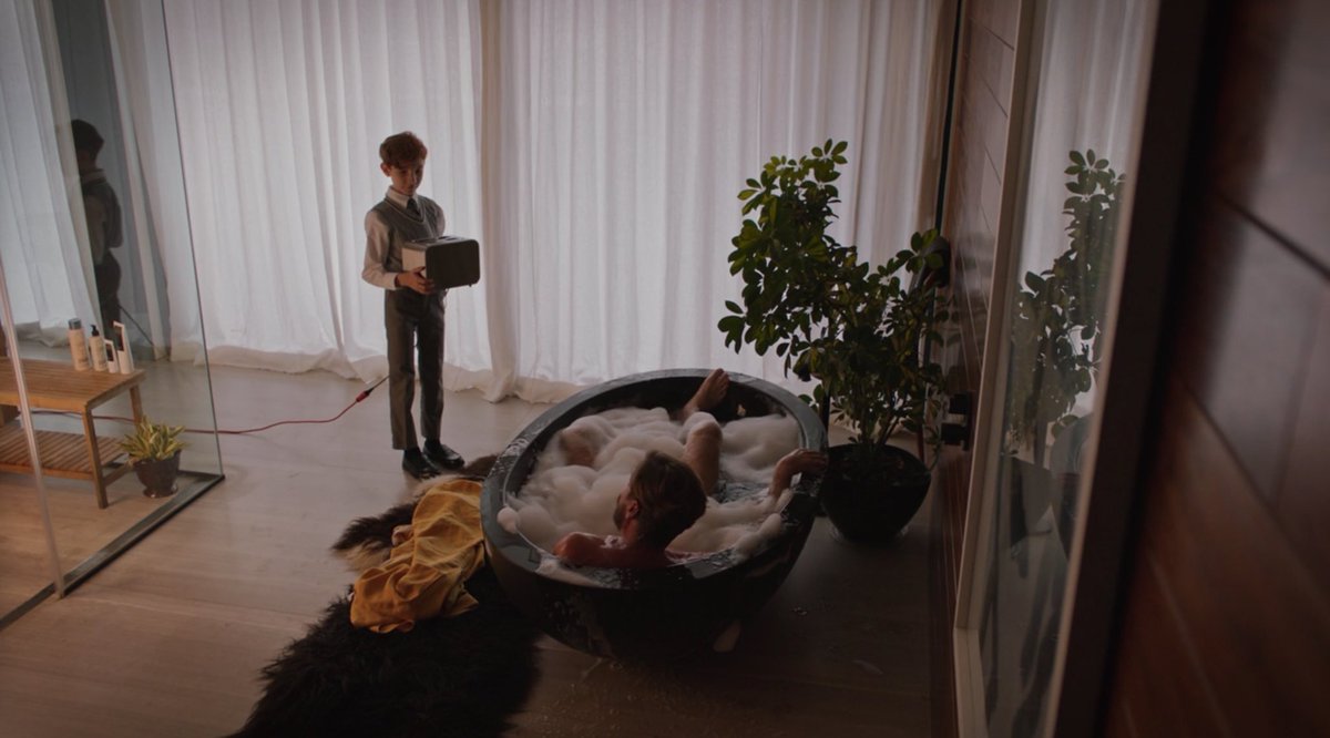 MrEAnders's tweet photo. Really incredible both #SearchParty and #DragRace released episodes with hysterically weird toaster baths on Friday https://t.co/58kj2dcuas