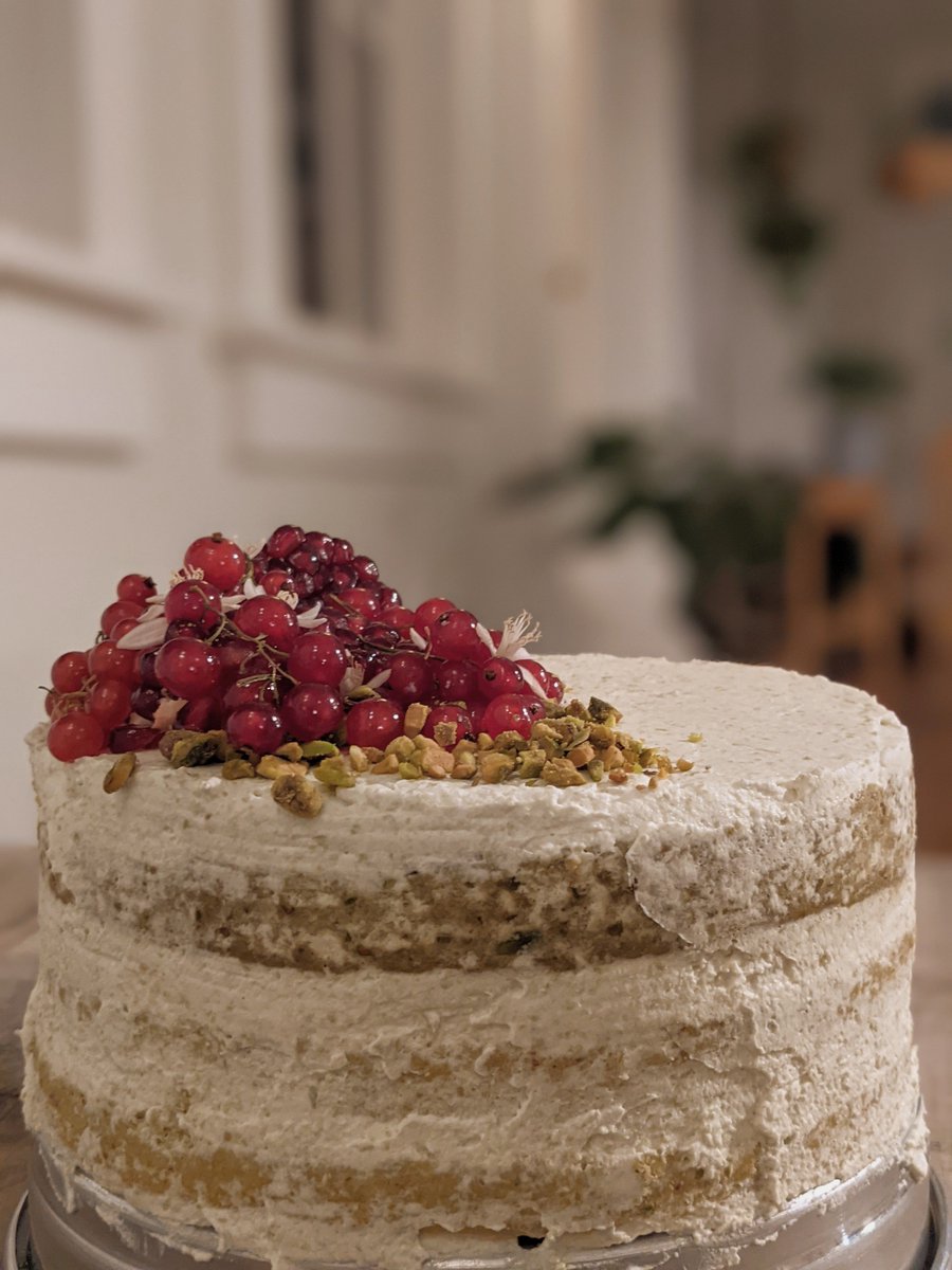 Just an ordinary weekend, pistachio cake