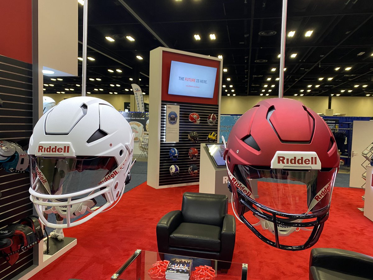 HelmetGuyTy's tweet photo. ALL COACHES: if you’ve seen the NEW @RiddellSports Axiom helmet, and want to learn more, contact me📲👀
Extremely excited and pumped for the future of this game we all love🏈💪🏼 #TeamAxiom #TeamRiddell https://t.co/WlyRltXsD6