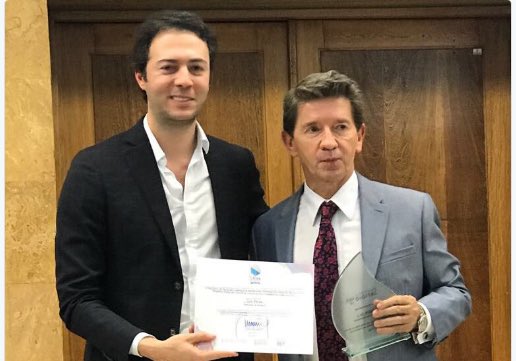 mateocardonah's tweet photo. El alcalde de Medellín que trata de cartel y mafia, a los empresarios, es aliado y amigo de Luis Pérez, el mismo ‘señor’ al que se refieren en este artículo por posibles vínculos con la bacrim La Oficina. Tiene los conceptos bien trocados @QuinteroCalle

https://t.co/da4w3gdszR https://t.co/X2Gq1emU05