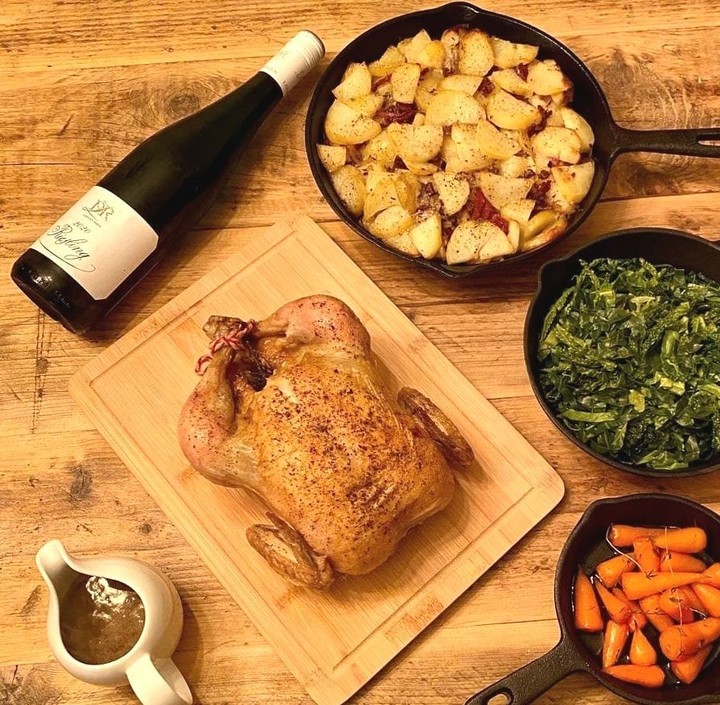 Select Wines (@selectwinepros) on Twitter photo #repost from @simplysandrasstory
Apporter un peu dâAllemagne au dĂźner!
- Poulet rĂŽti au thym
-Brattkartofeln (pommes de terre Ă lâallemande avec bacon et oignon)
-Verts saisonniers
-Carottes grillées au thym et au miel
- <a href="/dr/">Dan Rowden</a>.loosen Riesling
guten Appetit! #repost from @simplysandrasstory
Apporter un peu dâAllemagne au dĂźner!
- Poulet rĂŽti au thym
-Brattkartofeln (pommes de terre Ă lâallemande avec bacon et oignon)
-Verts saisonniers
-Carottes grillées au thym et au miel
- <a href="/dr/">Dan Rowden</a>.loosen Riesling
guten Appetit!