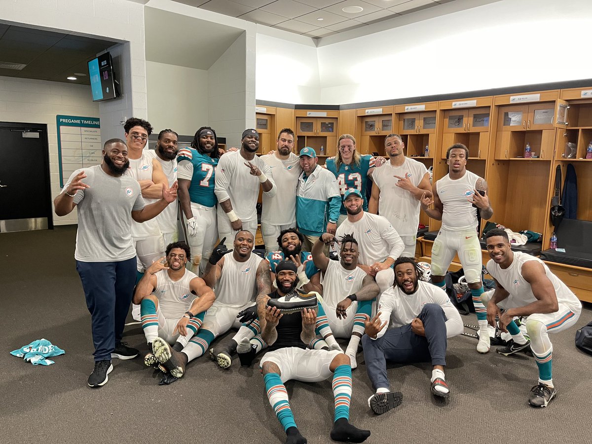 Finished the season off on a high note, I love these boys more than anything man!!! Fins up 🐬🙏🏾