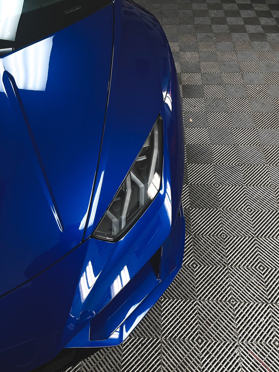 jvckd6's tweet photo. Full Detail on this Huracan evo, Tri stage blue. https://t.co/MVH33kYSUQ