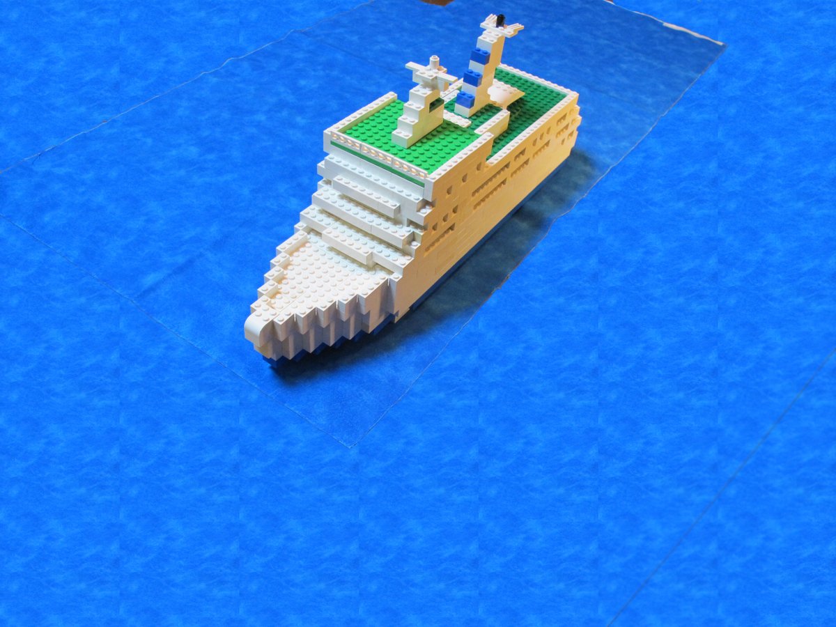 KOTOHir's tweet photo. ＃佐渡汽船　#LEGO　おけさ丸の出航　ドラが鳴りますゴン ゴン ゴン ゴン https://t.co/PDYkG0bUXM