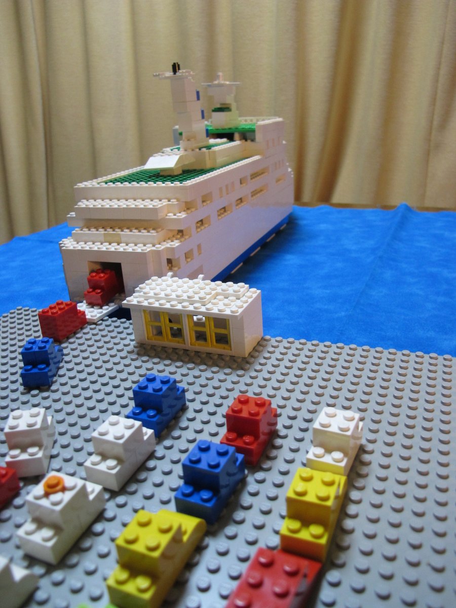 KOTOHir's tweet photo. ＃佐渡汽船　#LEGO　おけさ丸の出航　ドラが鳴りますゴン ゴン ゴン ゴン https://t.co/PDYkG0bUXM