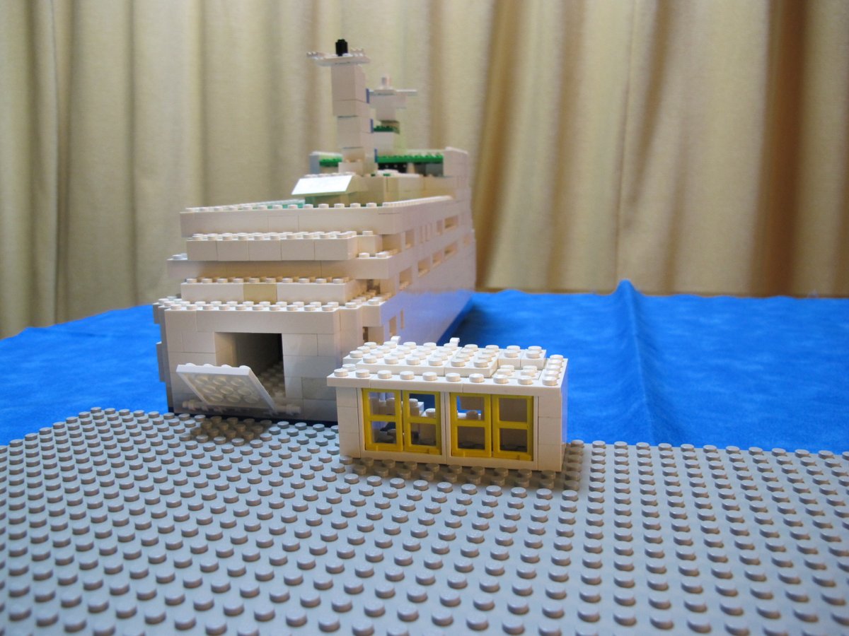 KOTOHir's tweet photo. ＃佐渡汽船　#LEGO　おけさ丸の出航　ドラが鳴りますゴン ゴン ゴン ゴン https://t.co/PDYkG0bUXM