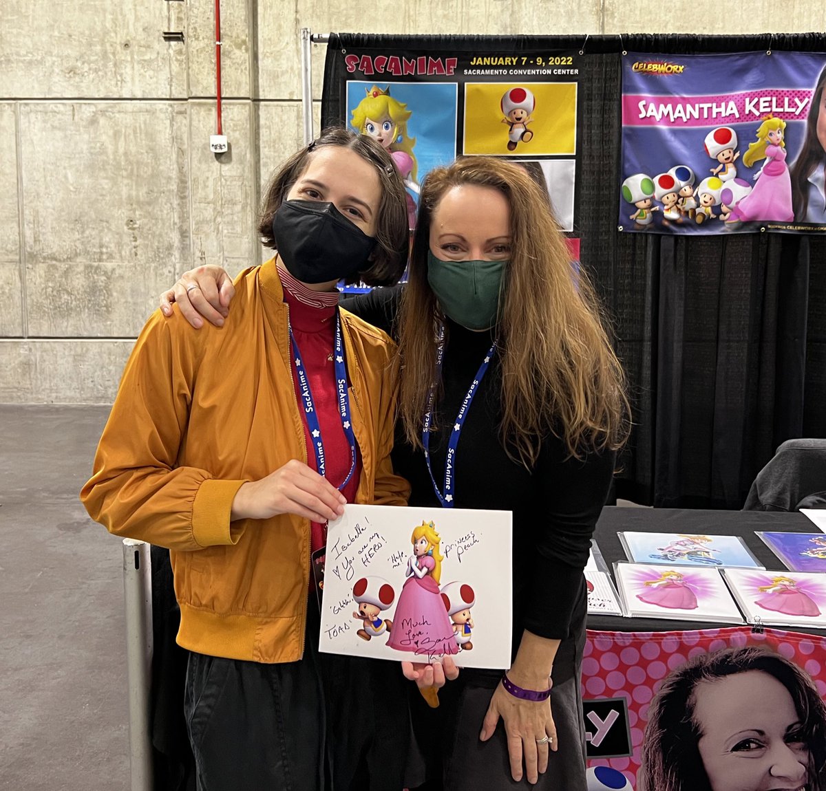 had so much fun helping oit at sacanime this year!!! but i am Especially Hyped About meeting @SamanthaKellyP2 !!!! truly an epic swag moment.. 