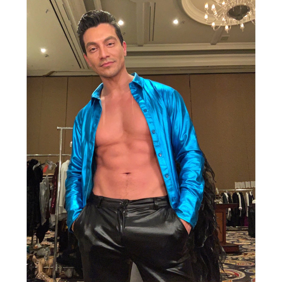 AntonioShowLA's tweet photo. Behind the scenes of Jan 1, 2022! Huge thanks to @kat_napolitano of @infiniticreative for having me on board for another spectacular show. Cheers π₯ to many more π
#maledancer #maleaerialist #Dancer #Aerialist #dance #dancersofinstagram #aerialistsofinstagram #dancer https://t.co/mgg2R9eR63
