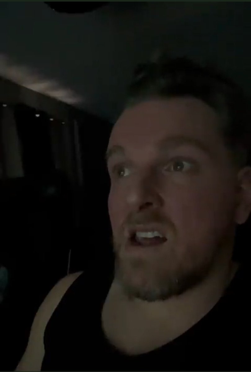 JThomas__20's tweet photo. @PatMcAfeeShow when he realized the colts hopes of making the playoffs have officially gone dahn the drain!! https://t.co/tHx0WRSeS0