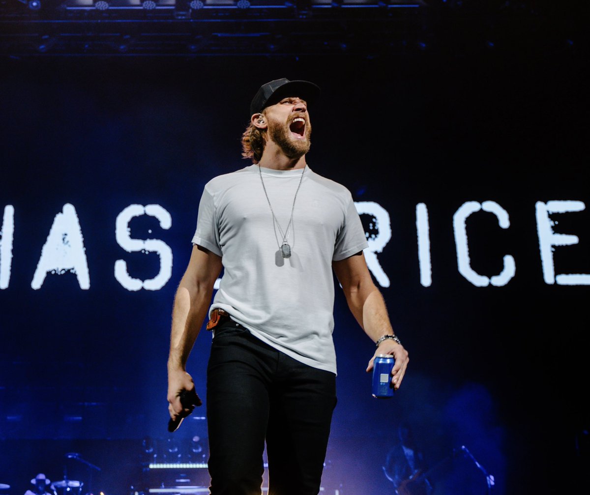 ChaseRiceMusic's tweet photo. HELL of a first weekend out on the @kanebrown Blessed and Free Tour, God I love what I get to do for a livin’, y’all are awesome🤘🏼

📸: @kaisercunningham https://t.co/Q3n1be0n8v