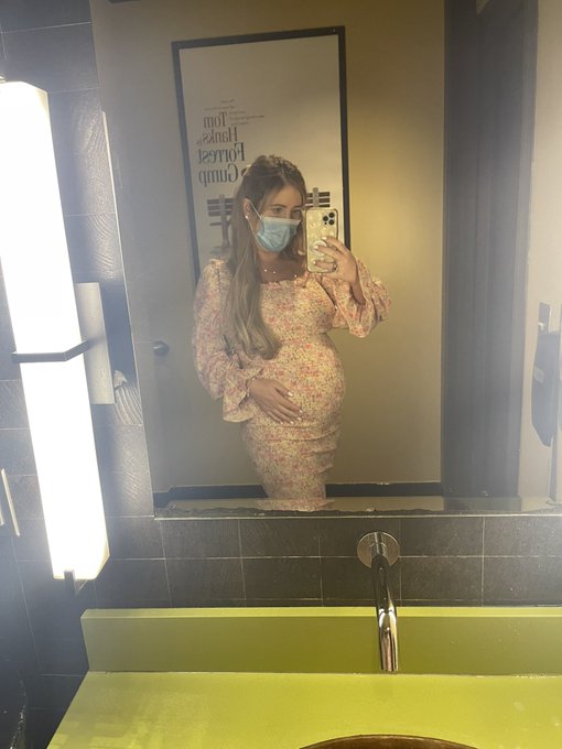 #pregnant but cute 🥰 https://t.co/bi4i5KQgFh<a href="/tag/pregnant"class="tags">#pregnant</a>