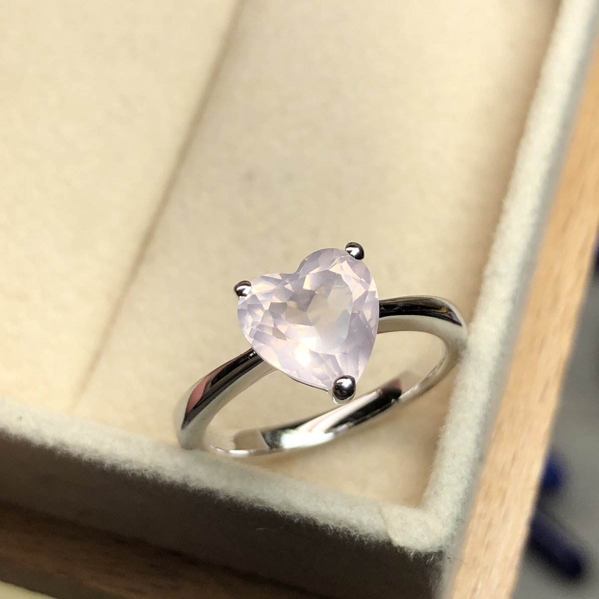 lukeylux's tweet photo. Rose Quartz is the perfect engagement ring stone 🌹✨

Rose Quartz Sweetheart in sterling silver 🌟 https://t.co/eQsbocwvB5