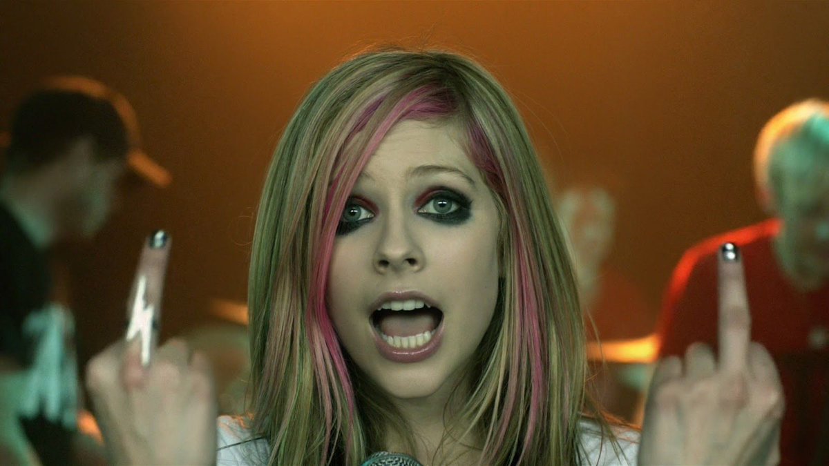 Iuizf's tweet photo. arvoredelimao: RT @avrilnewsworld: 11 years ago, Avril lavigne released 'What The Hell' https://t.co/u1khupX8P3