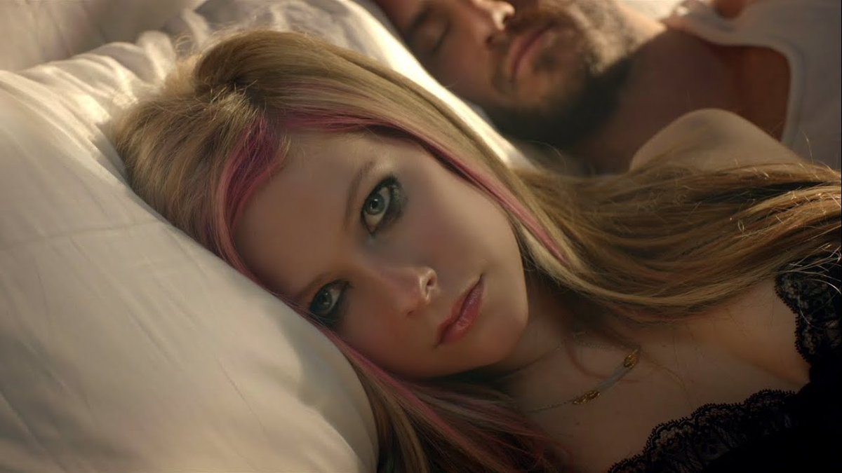 Iuizf's tweet photo. arvoredelimao: RT @avrilnewsworld: 11 years ago, Avril lavigne released 'What The Hell' https://t.co/u1khupX8P3