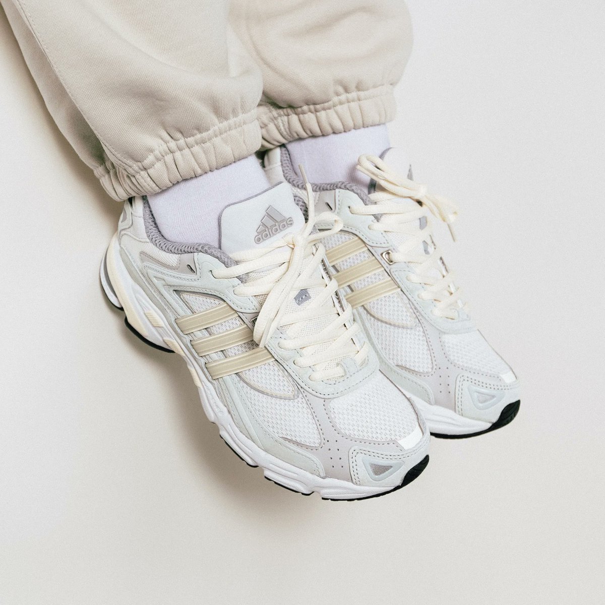 titoloshop's tweet photo. the outdoor inspired adidas Response CL returns in *Crystal White* and with its rugged look. link ๐ฒ https://t.co/JwYKF9Um3o
UK 3.5 (36) - UK 11 (46) ๐ GZ1562
#adidas
#responseCL
#titolo
#titoloSHOP
#chrystalwhite
#wonderWHITE https://t.co/1lqLe3FL1z