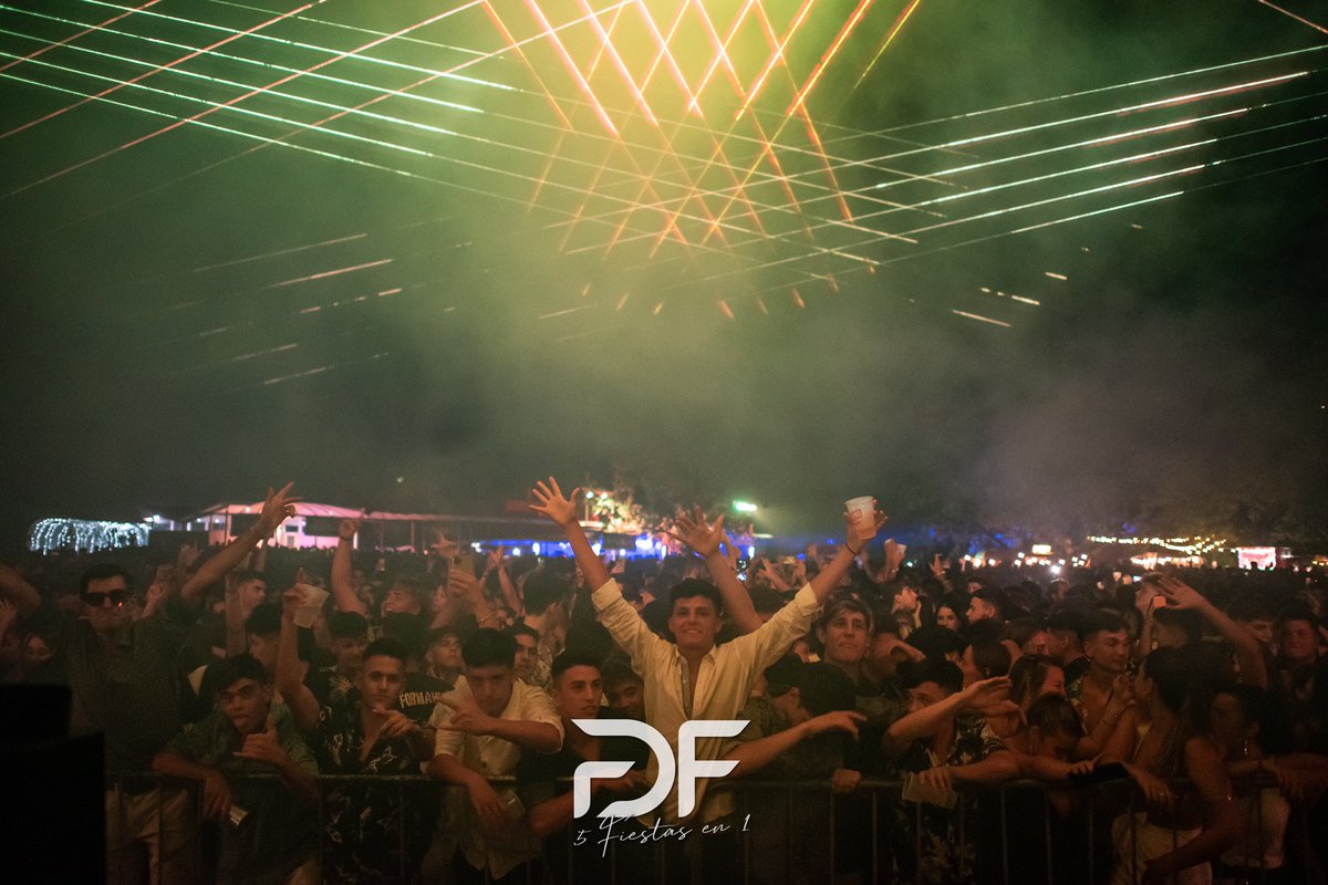 fdfsp's tweet photo. YA SE ENCUENTRAN DISPONIBLES TODAS LAS FOTOS DE LA FIESTA DE LAS FIESTAS 🔥

Búscanos en Facebook y reviví esta noche inolvidable 💫

GRACIAS ❤️ https://t.co/u7IphPUZ39