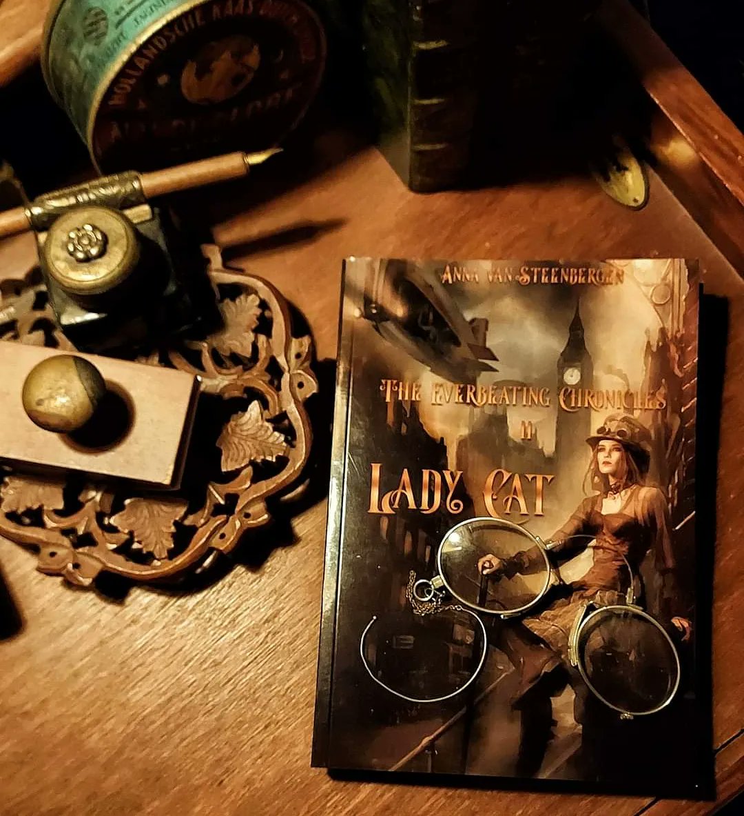 annasteenwriter's tweet photo. What an honour to become a part of The Old Library. 📚🎶❣ #steampunkbook #steampunknovel #retrosf #dutchbook https://t.co/ItxlNX79zv