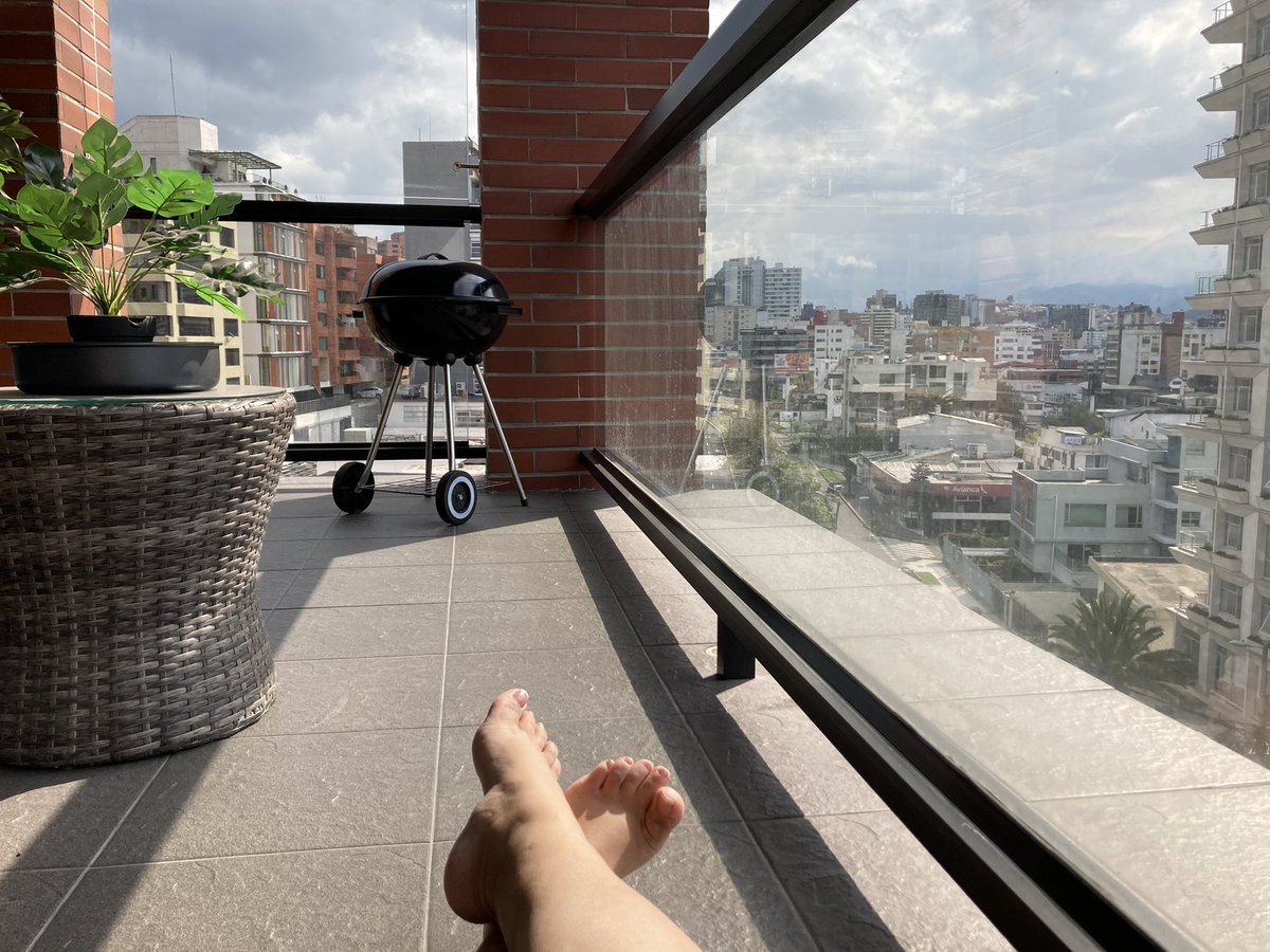 zeki139's tweet photo. Un día eres joven y al otro tomas el sol para q se calienten los huesos! 🥴👵🏻
#ALos30
#EstoyVieja 
#Domingo https://t.co/AwdBmmEJdD