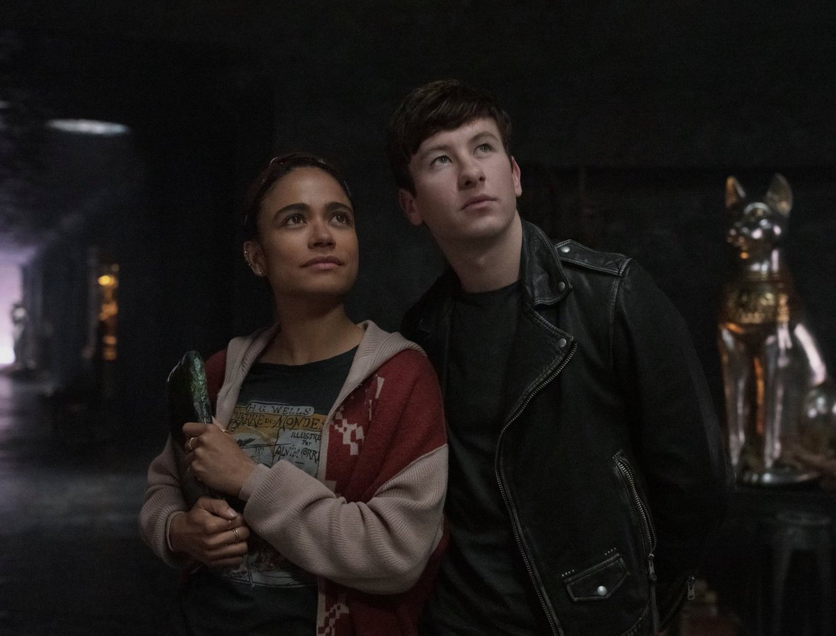 bestofdruig's tweet photo. When Chloé Zhao told Barry Keoghan “keep the leather jacket, people will love you in it.” She was talking about me, im people https://t.co/k5mt4IdijN