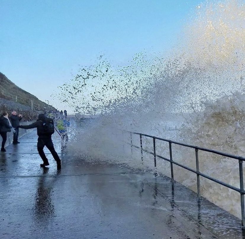 HikeNorfolk's tweet photo. A few more shots from todays Southrepps 11 miler led by Susanna. Check out those waves at Cromer!  #hikenorfolk #ramblersgb #hiking #walkinginnorfolk #cromer #norfolkcoast #walkinggroup https://t.co/qtCvwfxPdZ