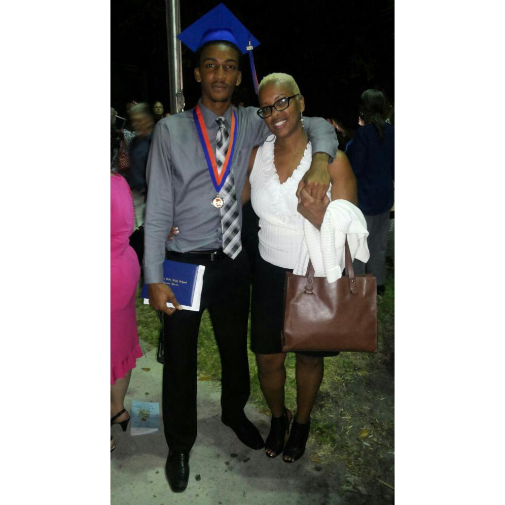 Xhill__'s tweet photo. Rest up mom everything I do from now on is for you 💕🙏🏾 https://t.co/kpYJ06XelF