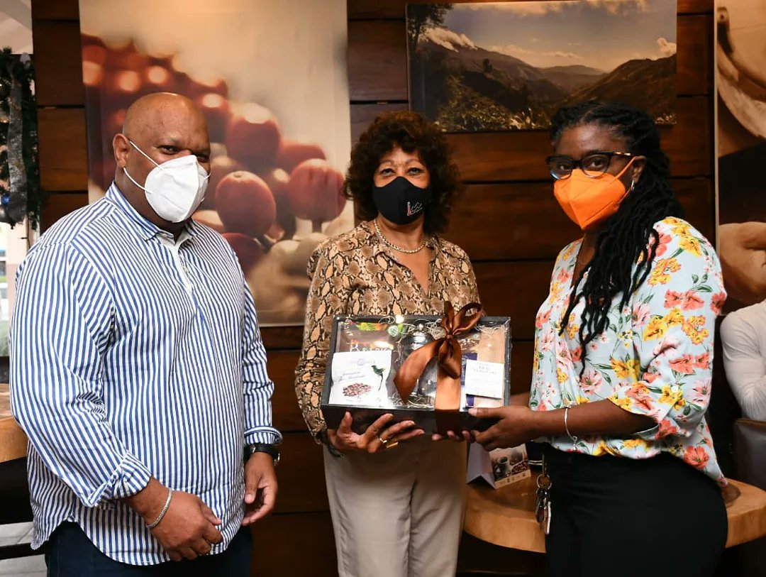Jamprocorp's tweet photo. Today, we salute #coffeelovers like Michelle Wallace (right) for celebrating the top tier taste of Jamaica Blue Mountain Coffee every single week.
Your consistent indulgence in #JBMCoffee is what matters most! ☕
#JBMCoffeeDay #LegendaryIndulgence #Jamaica #Coffeelife https://t.co/myZTgoOQvq
