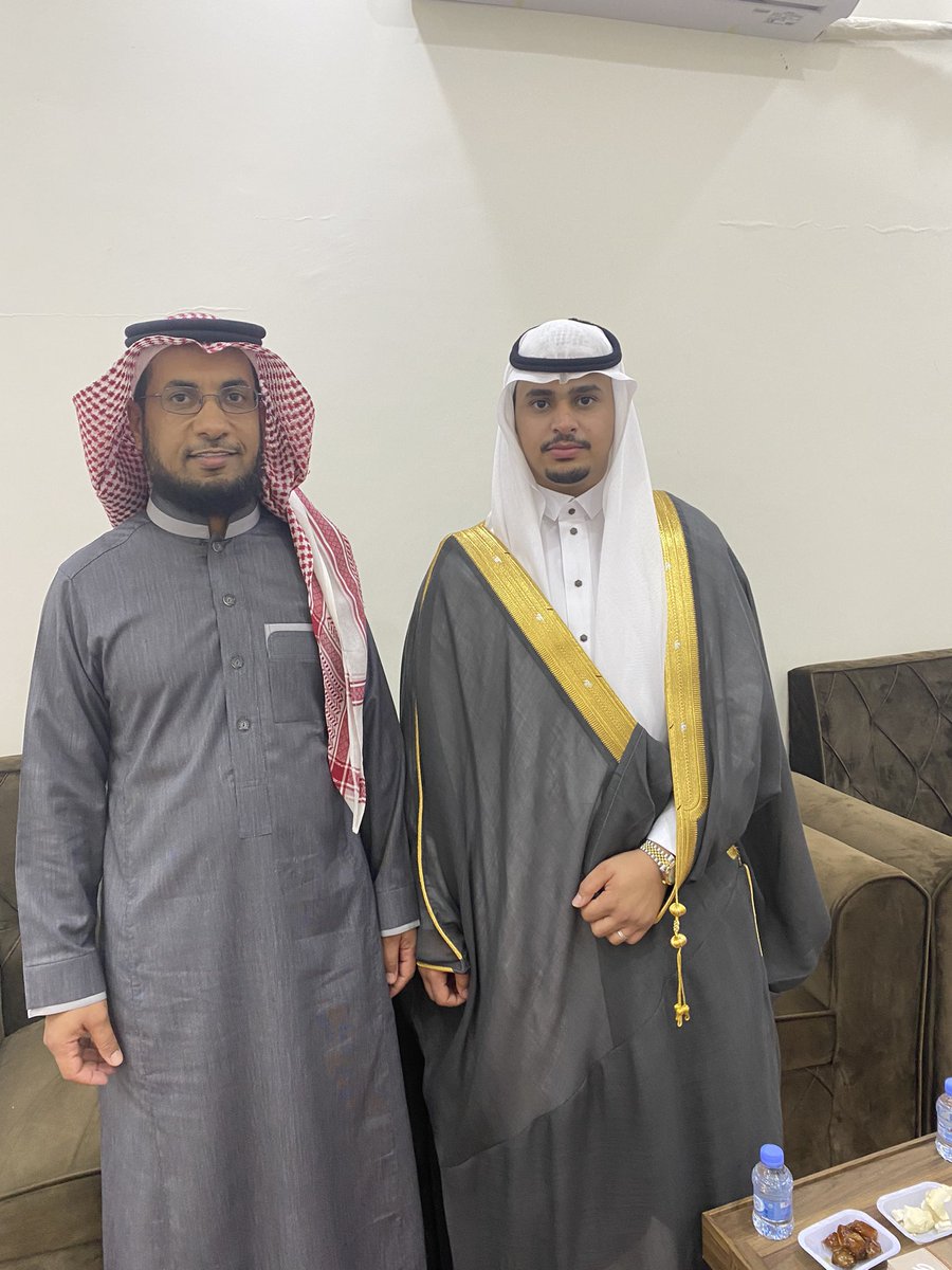 Salehhofi's tweet photo. الف مبروك #الزواج يا ابو هديبان.. بارك الله لكما وبارك عليكما وجمع بينكما في خير 👩‍❤️‍👨 https://t.co/Wy3Ibzefzb