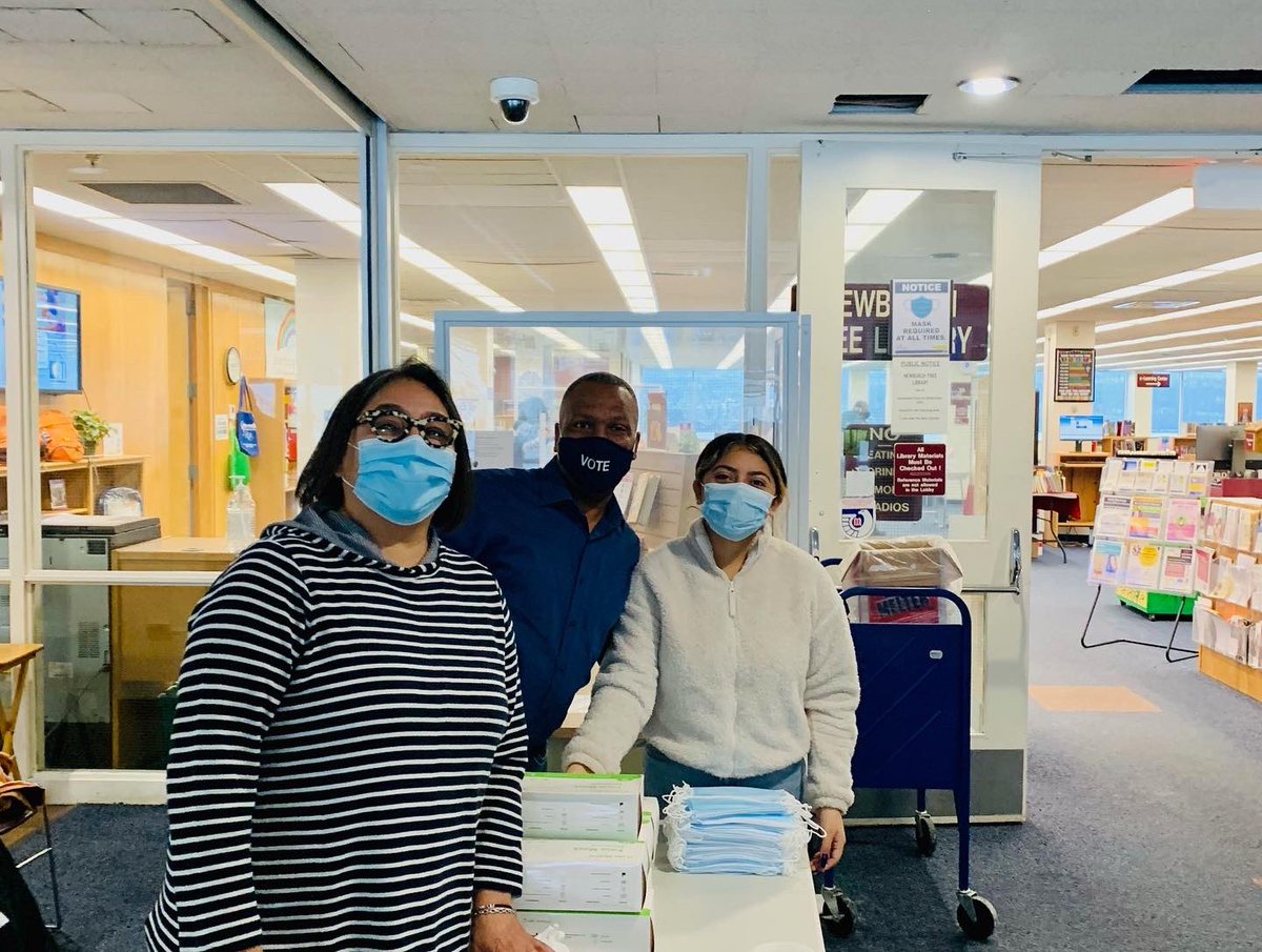 GriceForOC's tweet photo. Great job to everyone that coordinated and helped with passing out at-home COVID test in the City of Newburgh. 
Was told, but don’t have details, that Newburgh Enlarged School District students will be getting some soon. 
I wore blue for National Law Enforcement Appreciation Day. https://t.co/RktxZ3VMib