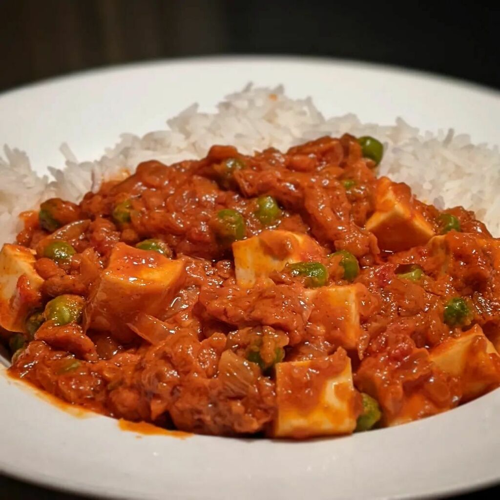 quatrofromaggio's tweet photo. And here it is! 2+ hrs later :) Mutter paneer, as described by @dishoom. Just incredible 🙂 #mutterpaneer #dishoomcookbook https://t.co/mHHbqWMLau https://t.co/sED0JssrBO