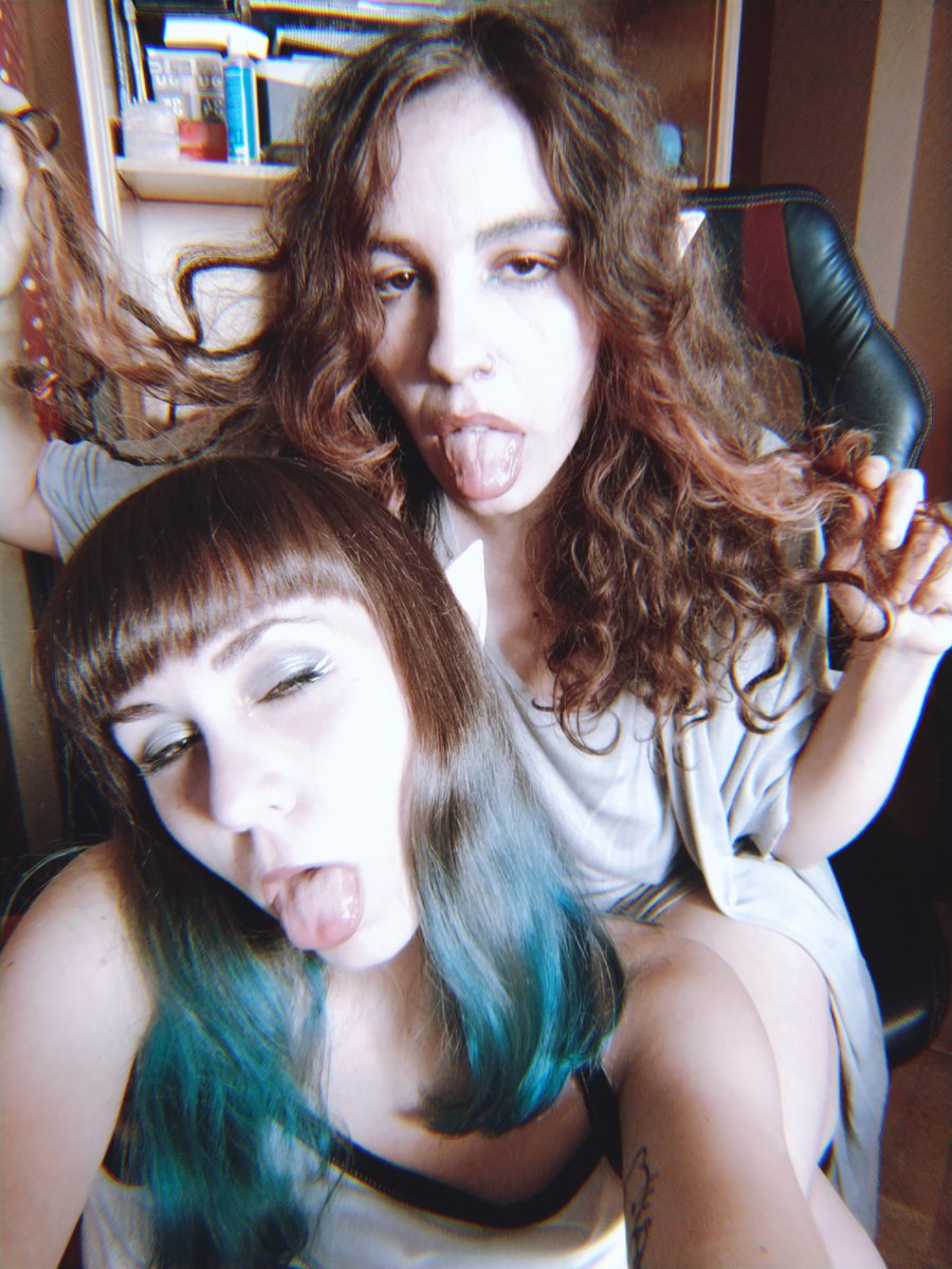 labruhalula's tweet photo. la flúor y yo intentando ir de elfas x la vida https://t.co/8qz7UHJduJ