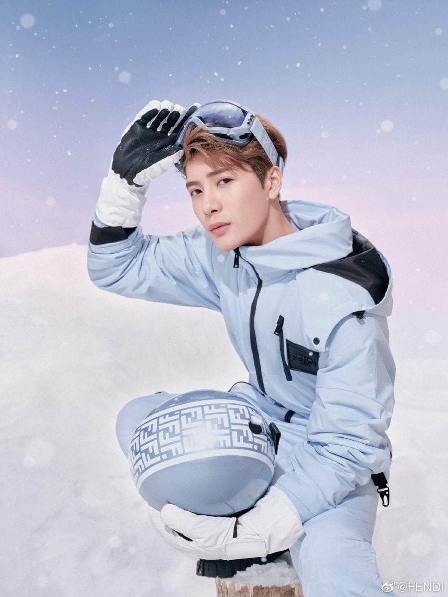 GOT7FR's tweet photo. [ ALBUM ] - Décembre 2021

PHOTOS : Jackson pour la collection capsule Fendi Winter Sports 
🔗 https://t.co/imY0reI0c1

#Fendiman #JacksonWang #TEAMWANG @JacksonWang852 @teamwangofcl @Fendi https://t.co/GwVKjMzuxw