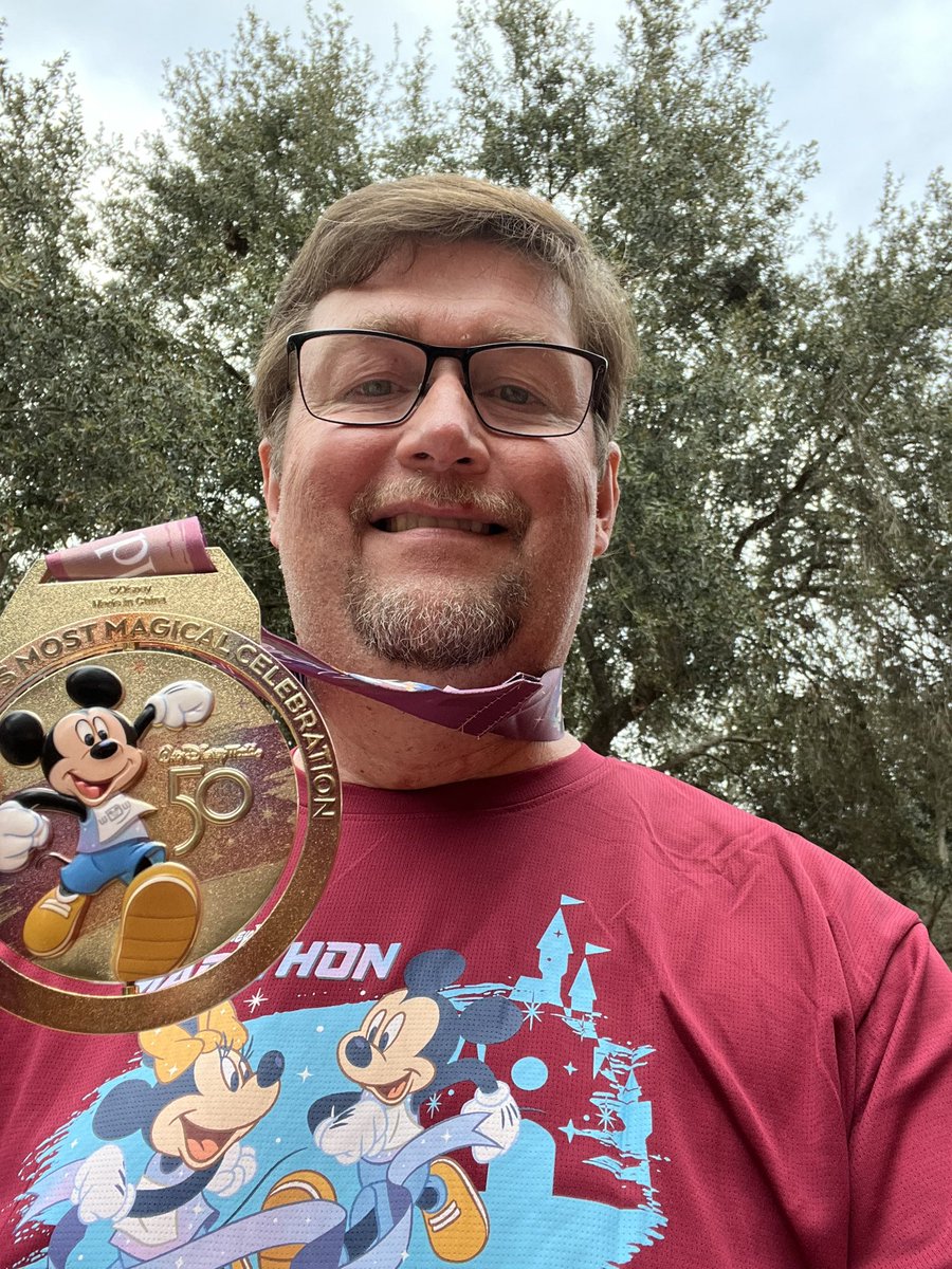darongerschmd's tweet photo. Finished my 11th marathon. #runDisney #marathon #run #stillhavemytoenails https://t.co/KlzfXP2RbC