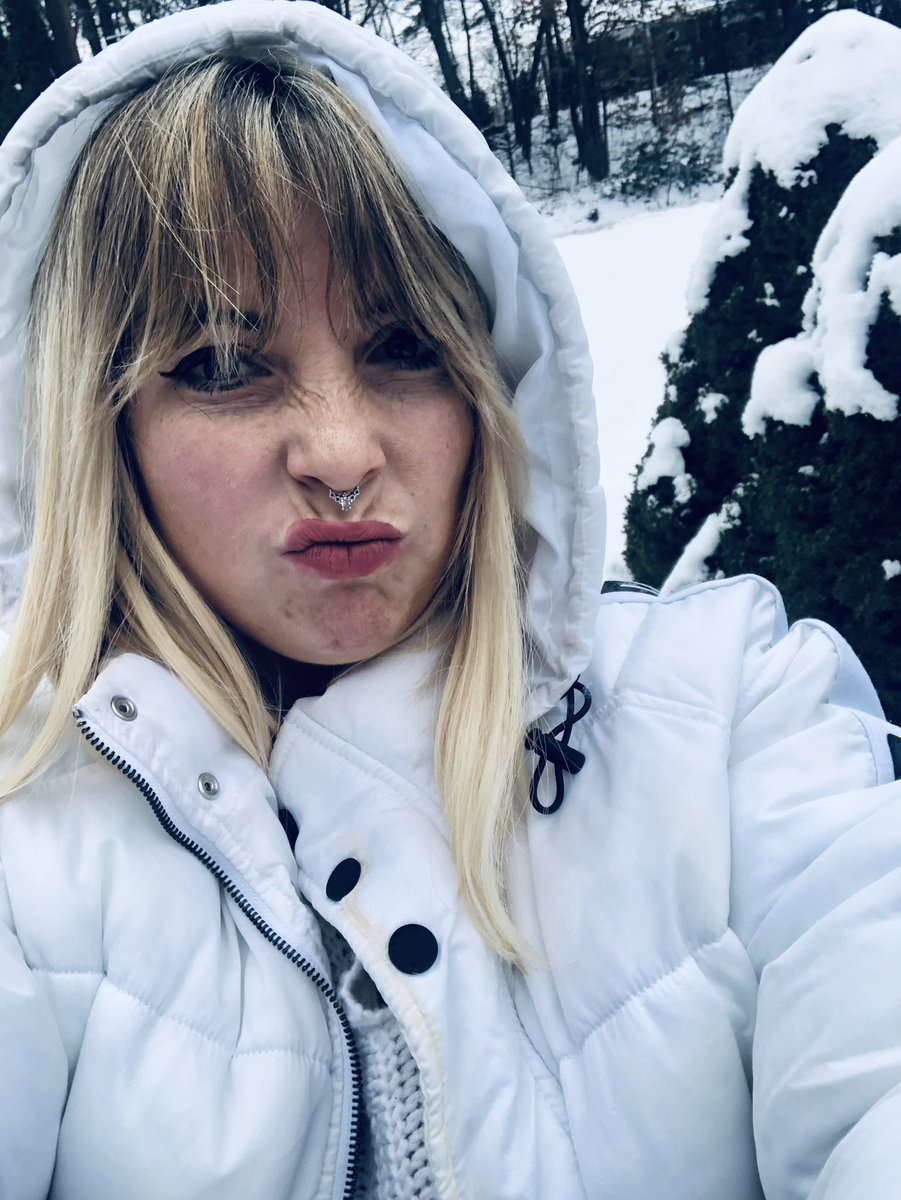 mishaayy's tweet photo. Ea$t side luv is living on the West ⬅️end 👋🏻🤪🌞#byesnow https://t.co/cTOrbcZrEX