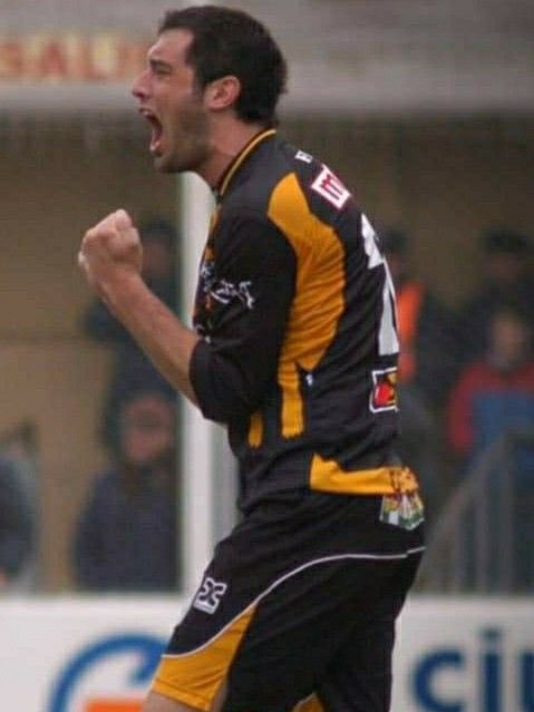 PorOlimpo's tweet photo. Vengo a proponer un sueño 🖤💛 https://t.co/2Ll0o6WtV7