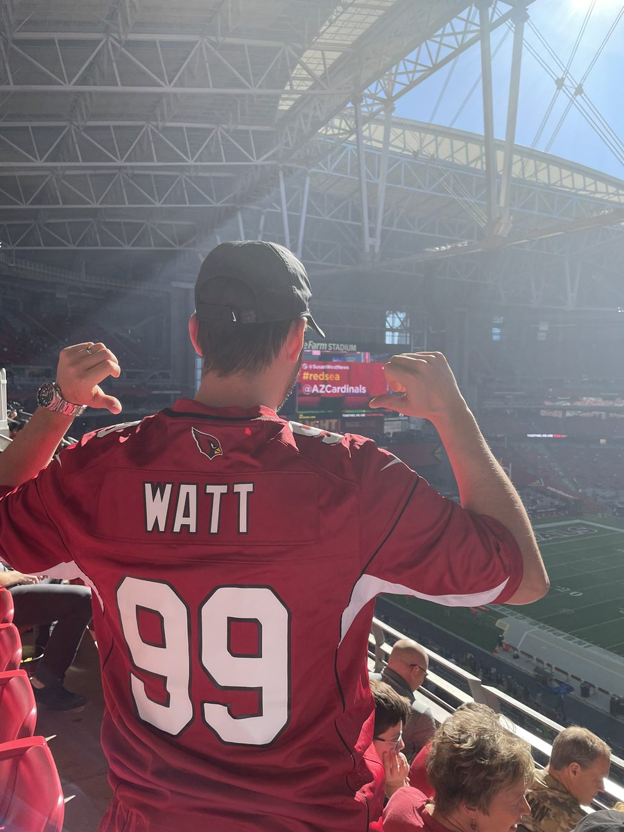 swebber91's tweet photo. Came all the way from Canada to see the 🐐 @JJWatt play today. To bad he’s hurt but repping anyway https://t.co/2X589tIqX1