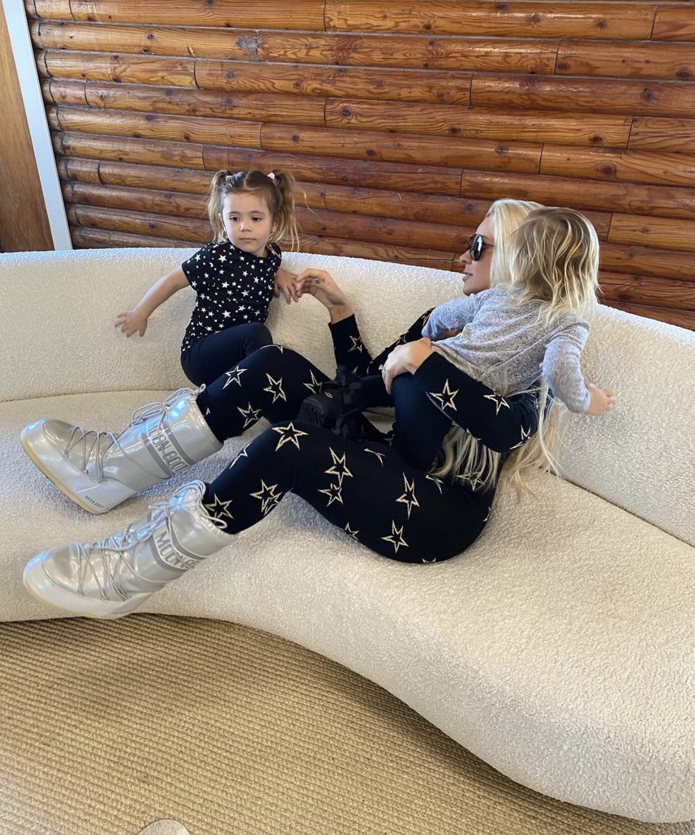 danitywarrior's tweet photo. The girls love it here. https://t.co/bMsrWQoltb