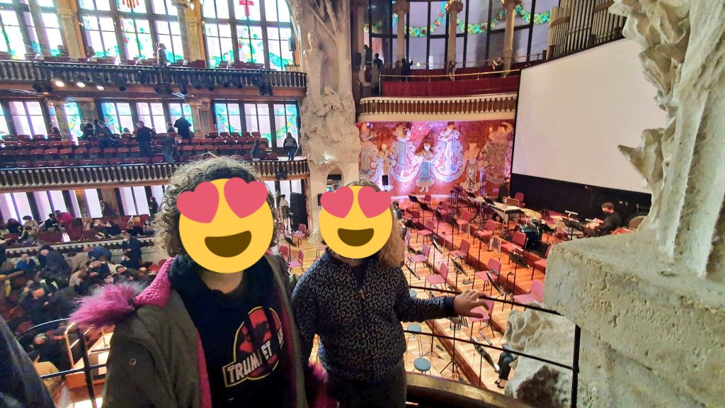MarcusTsunami's tweet photo. Primer d'un dels desitjos de reis de les meves filles de 9 anys complert: anar a un concert homenatge John Williams de la @OSValles al @PalaudelaMusica. Queda anar de nou a un concert de @ManuGuix i 9a temporada @PetitPrincepBCN.
Crec que tenen bon gust musical🥰. #culturasegura https://t.co/vRyIDJ6pM6