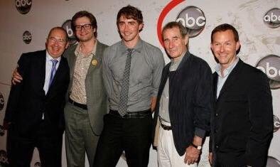 A photo from an early screening of #PushingDaisies at the New York Television Festival back in September 2007…
Executive Producer @BarrySonnenfeld
Producer/Writer @BryanFuller
Ned @leepace
Narrator Jim Dale
Executive Producer @JinksDan
❤️🥧🌼🍏👆🏻😵⏲⚰️🐝
