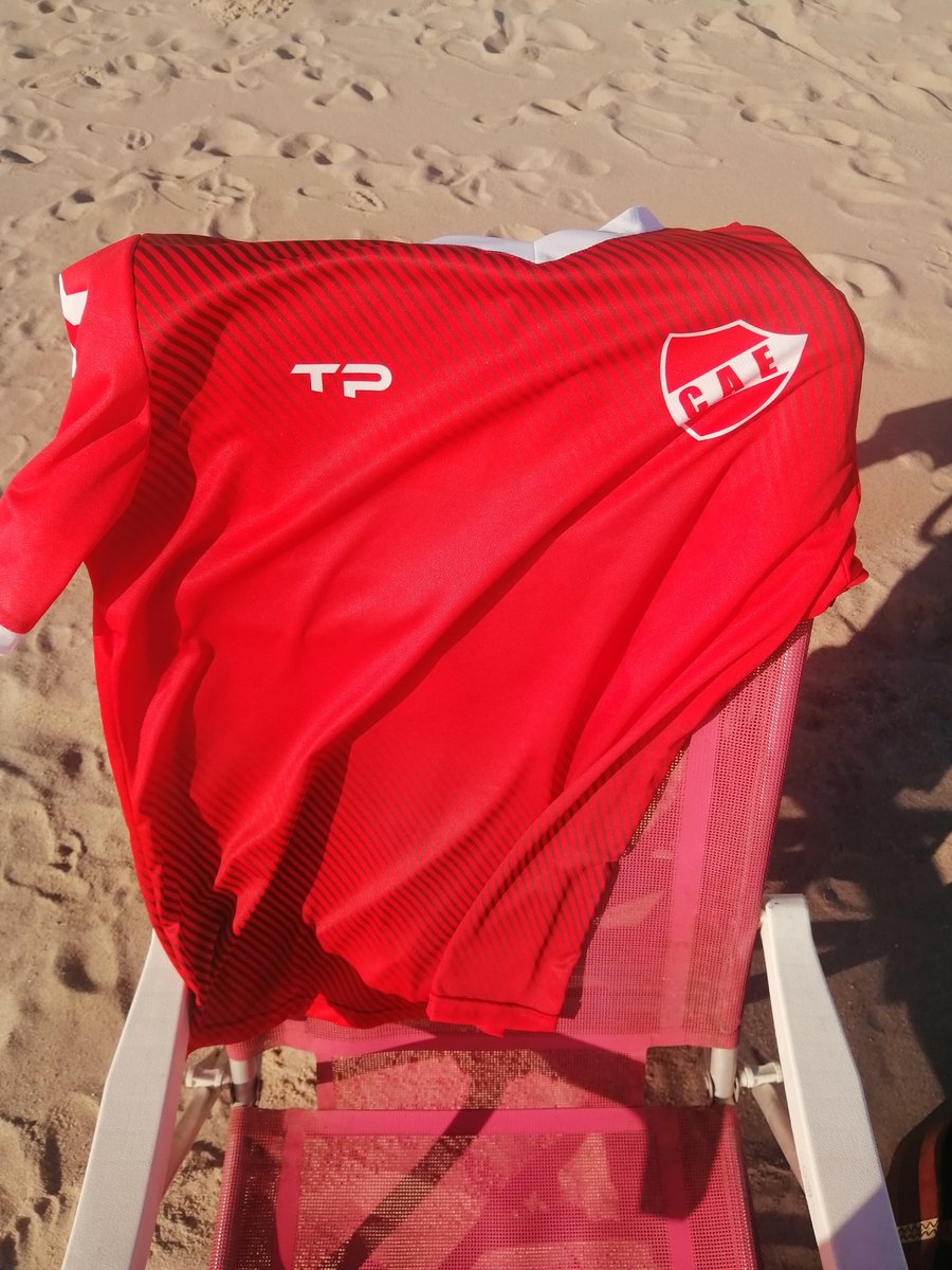 TempusFugit132's tweet photo. Con la del rojo a todas partes @CaeFlorida ♥️ https://t.co/temijLNj8z