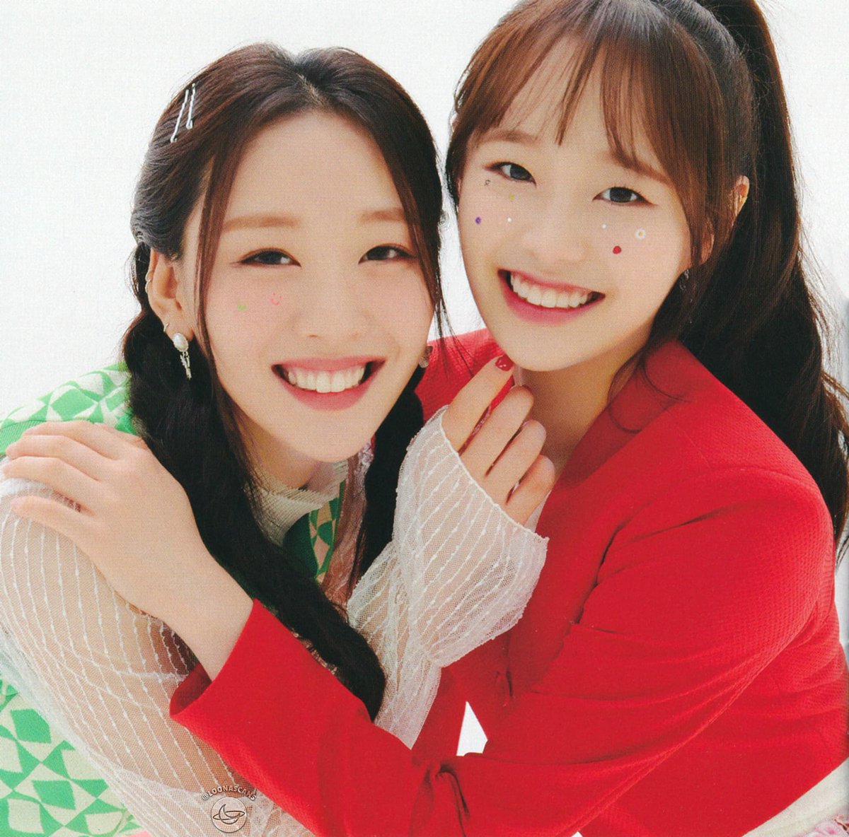 loonascans_jp's tweet photo. Hula Hoop Album - Normal Version
» Jinsoul - Choerry
» Yves - Chuu
» Gowon - Olivia Hye
» Backside https://t.co/NG4sI3fraJ
