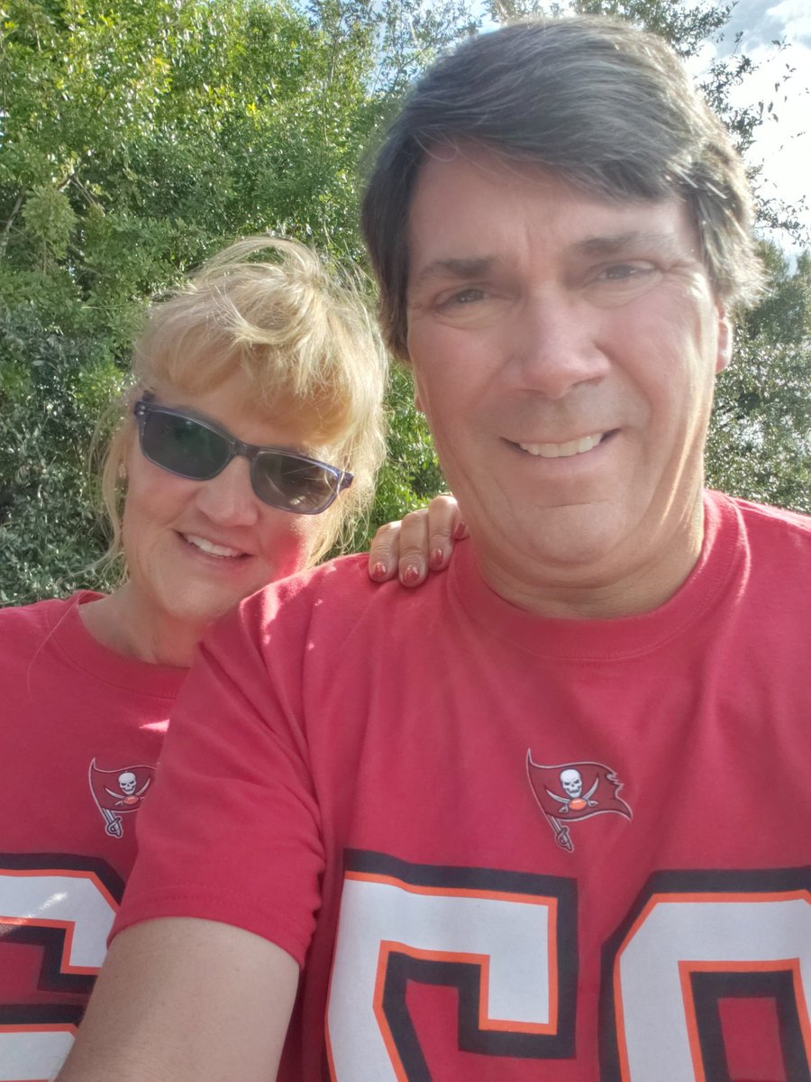 lisacastro221's tweet photo. Go Bucs #Bucs https://t.co/qBJATQTHax